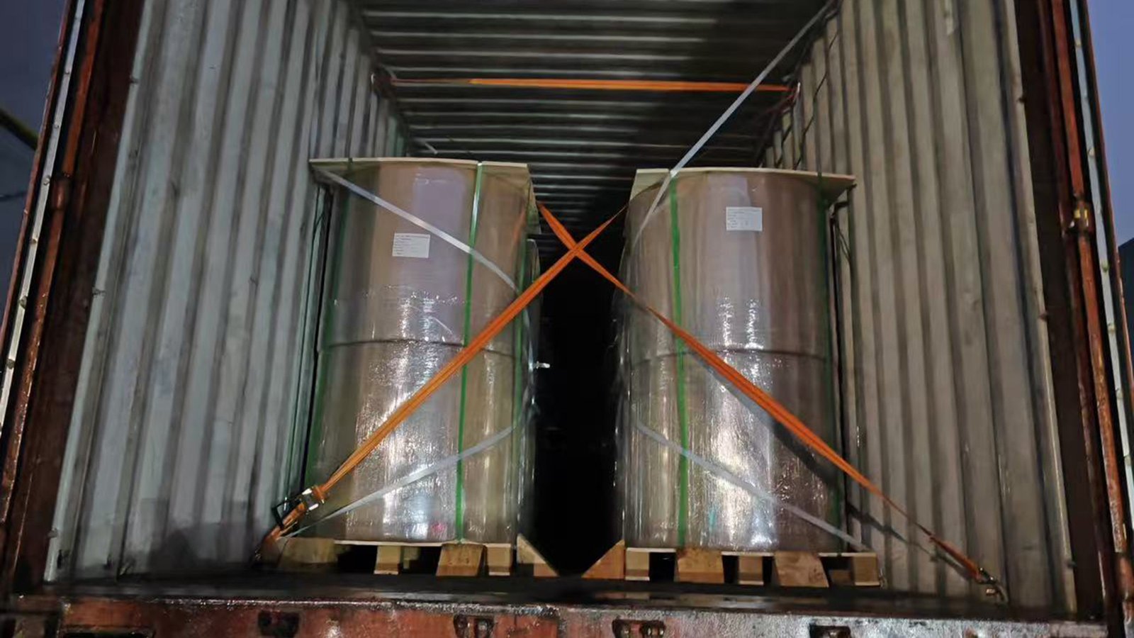 Runjia baking paper large rolls of products shipped to Poland