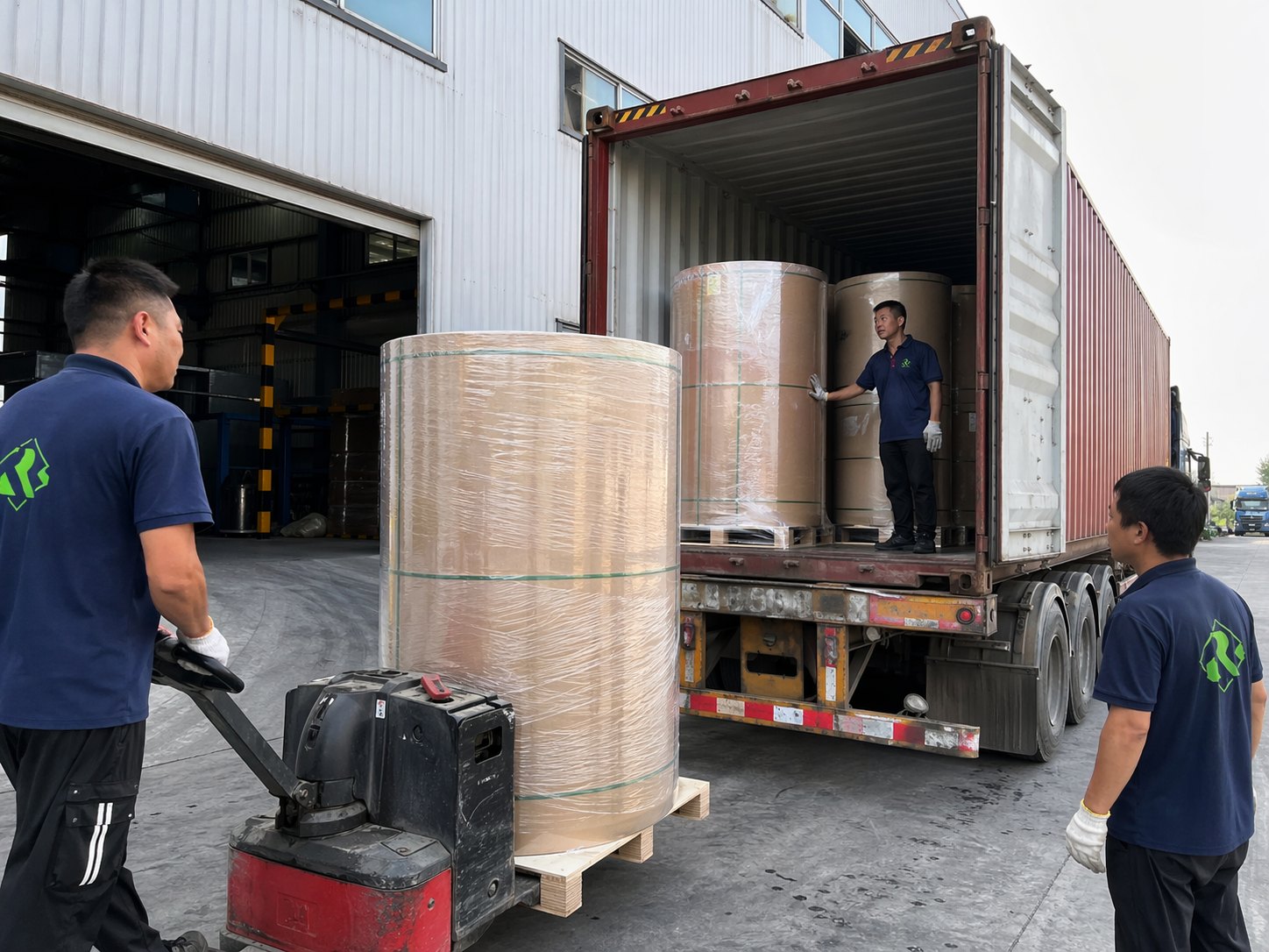 UAE converter 40HQ container loading baking paper jumbo roll wholesale Jebel Ali Runjia shipment